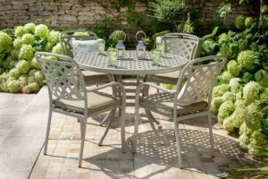 Berkley 4 Seat outdoor Dinning Set with Parasol & Base