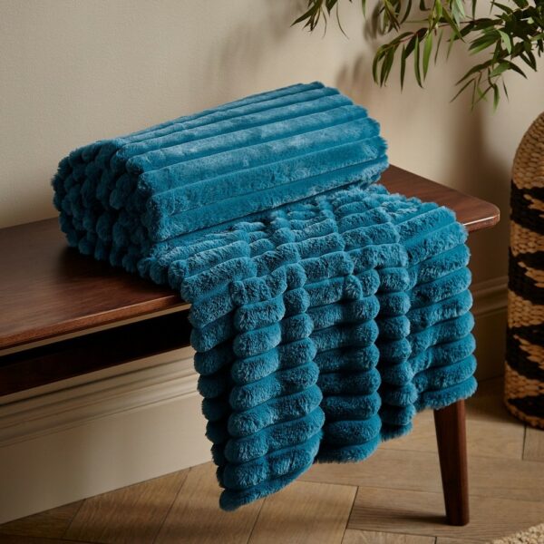 Cosy Ribbed Teal Throw